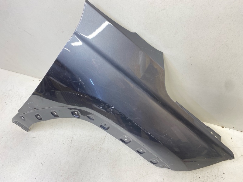 Крыло переднее правое