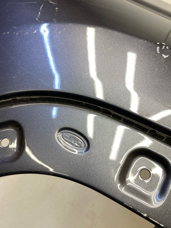 Крыло переднее правое