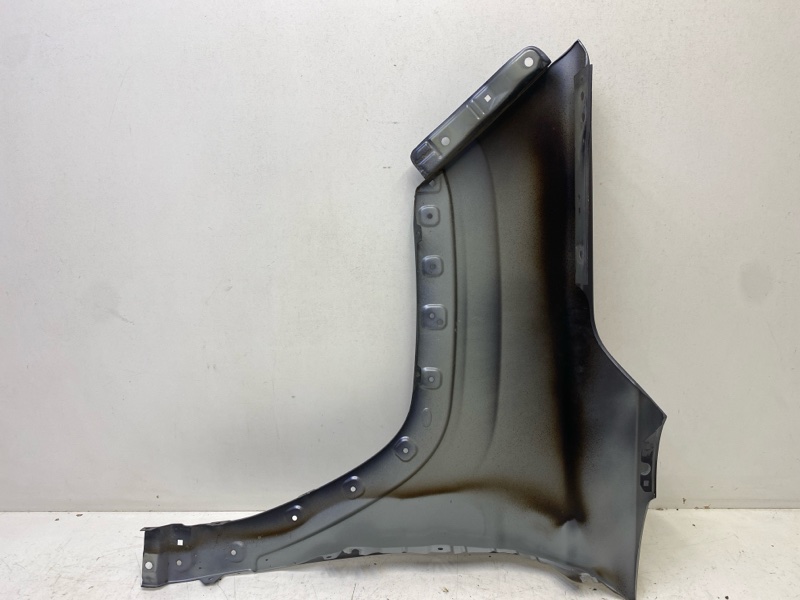 Крыло переднее правое