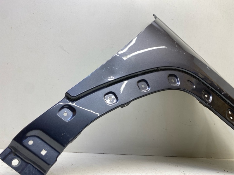 Крыло переднее правое