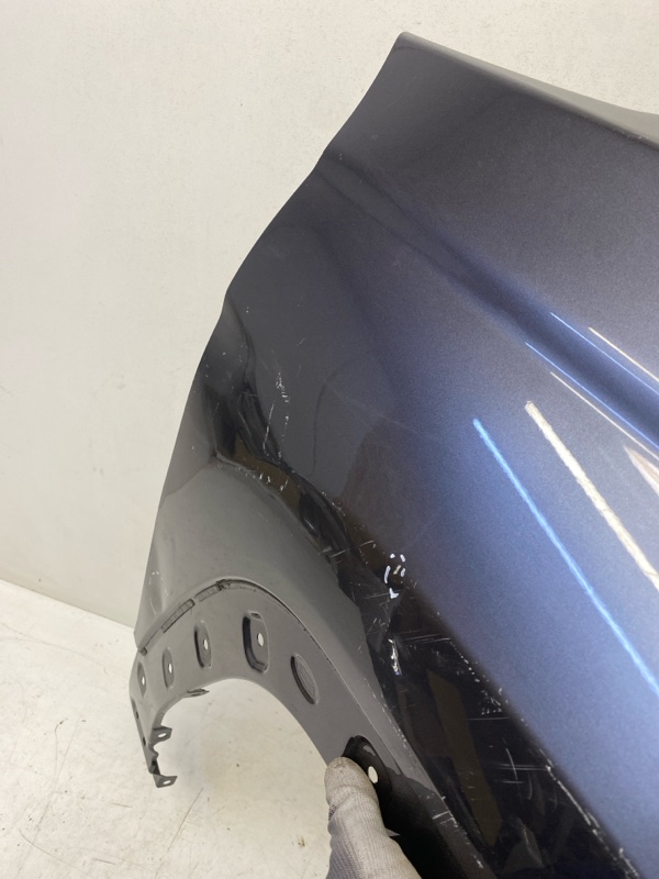 Крыло переднее правое