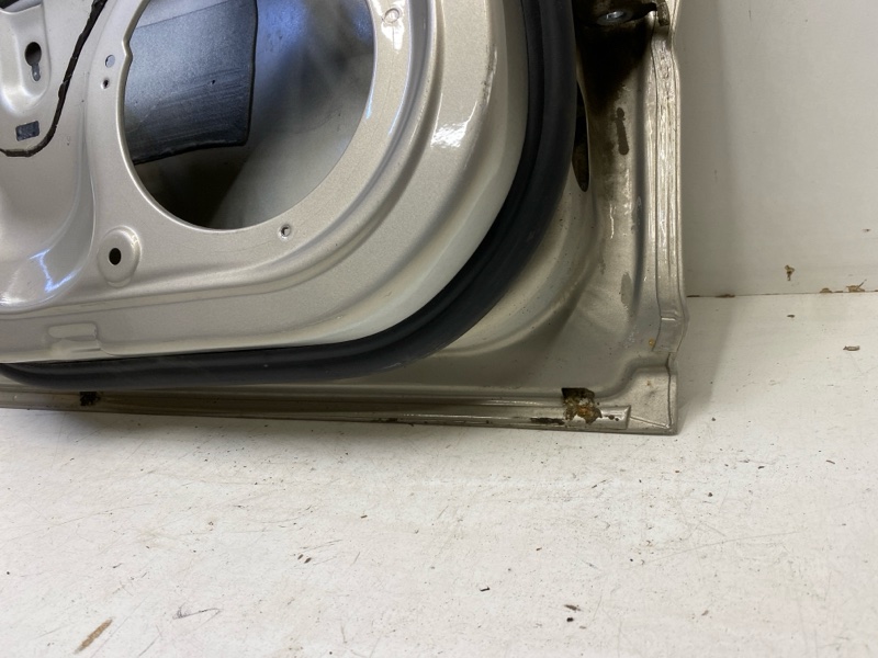 Дверь задняя левая