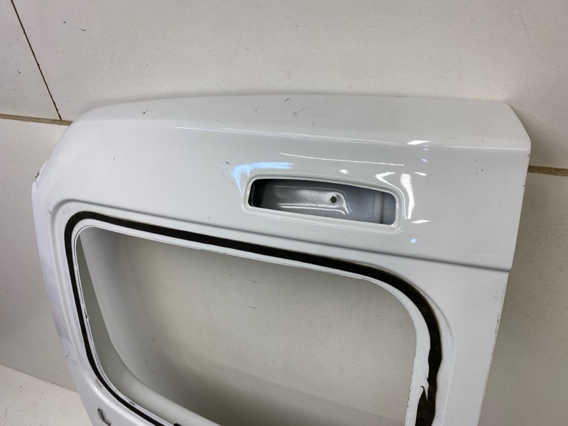 Дверь багажника