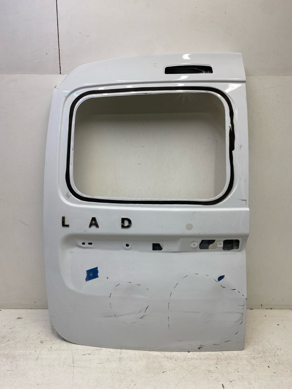 Дверь багажника