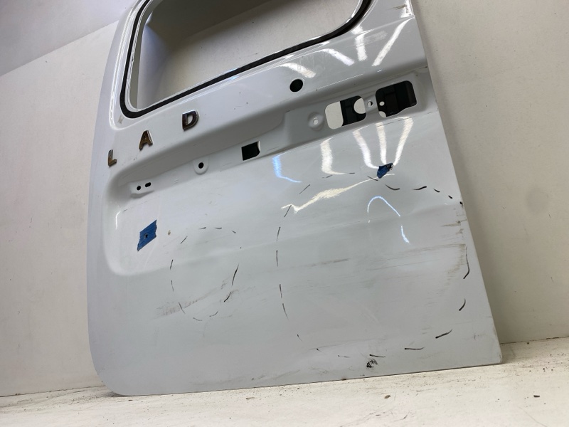 Дверь багажника