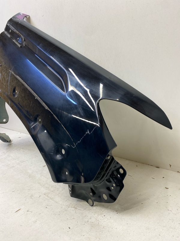 Крыло переднее правое