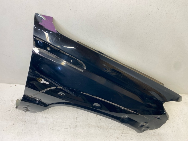 Крыло переднее правое