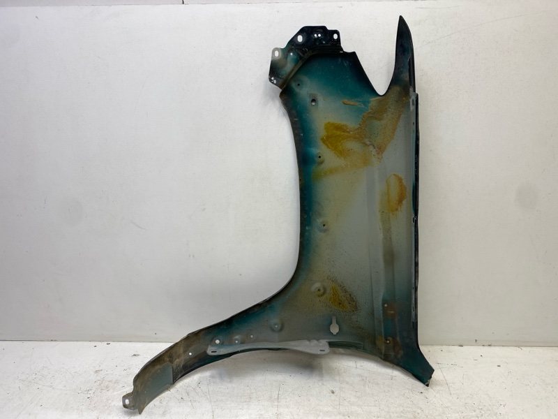 Крыло переднее правое