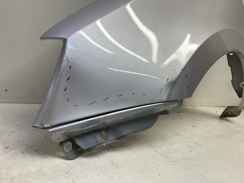 Крыло переднее левое