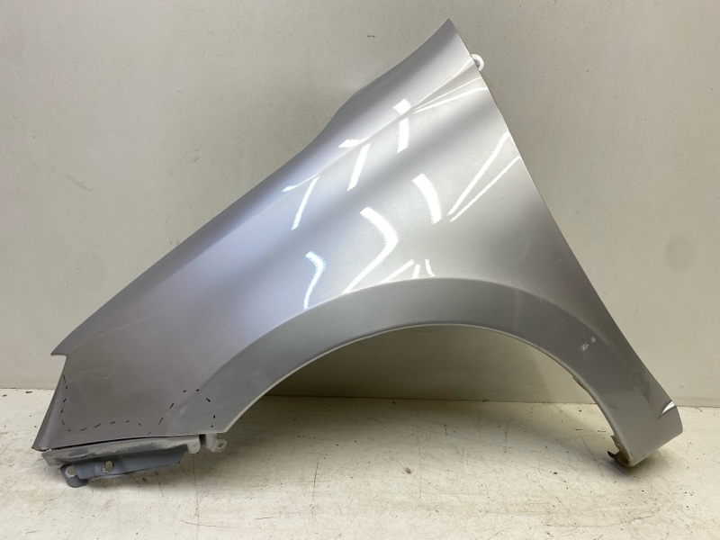 Крыло переднее левое