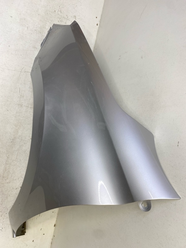 Крыло переднее левое