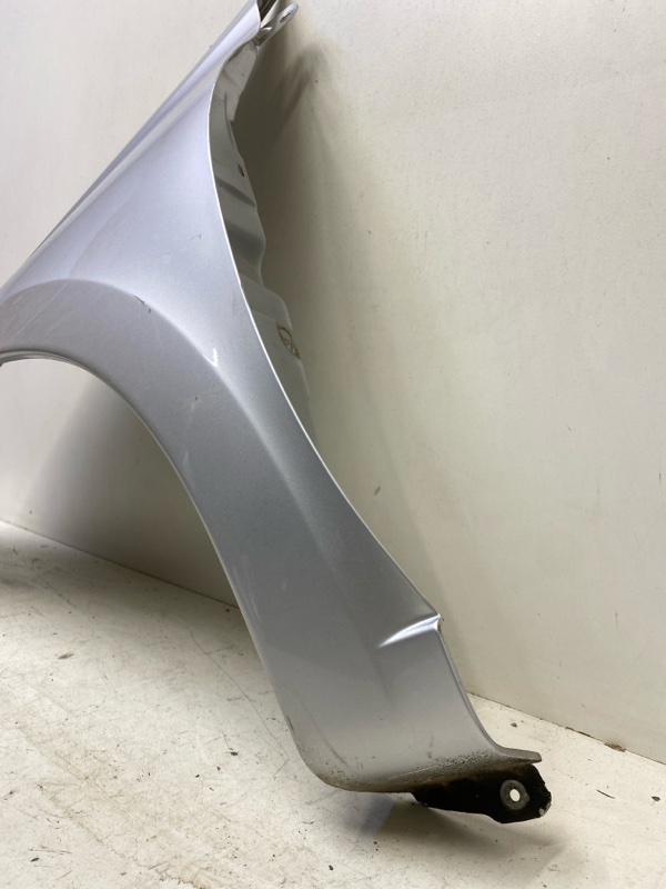 Крыло переднее левое