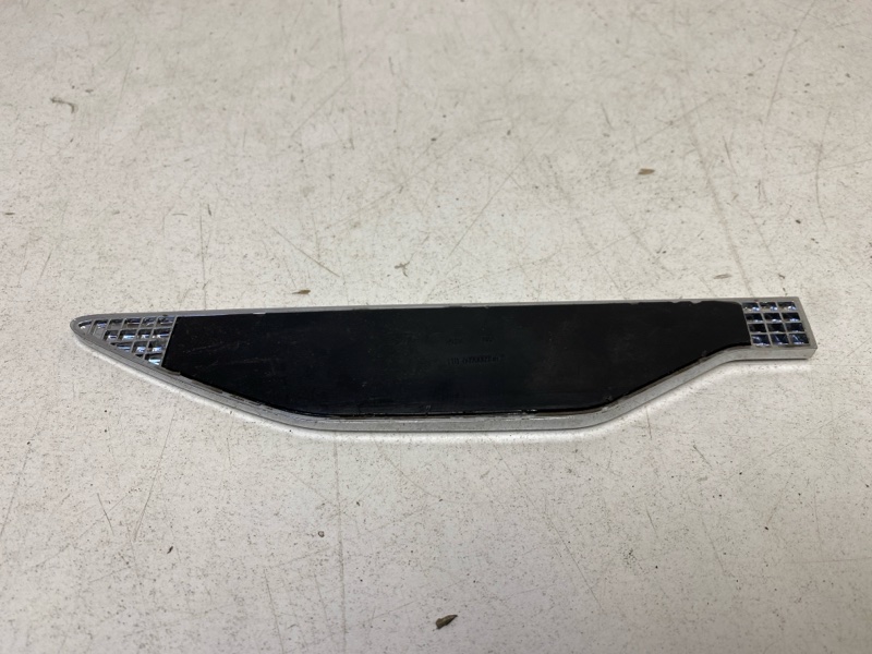 Накладка переднего крыла правого