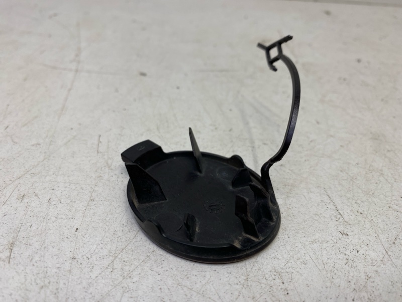 Заглушка буксировочного крюка