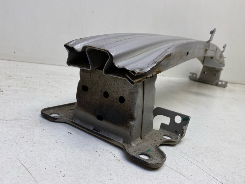 Усилитель переднего бампера