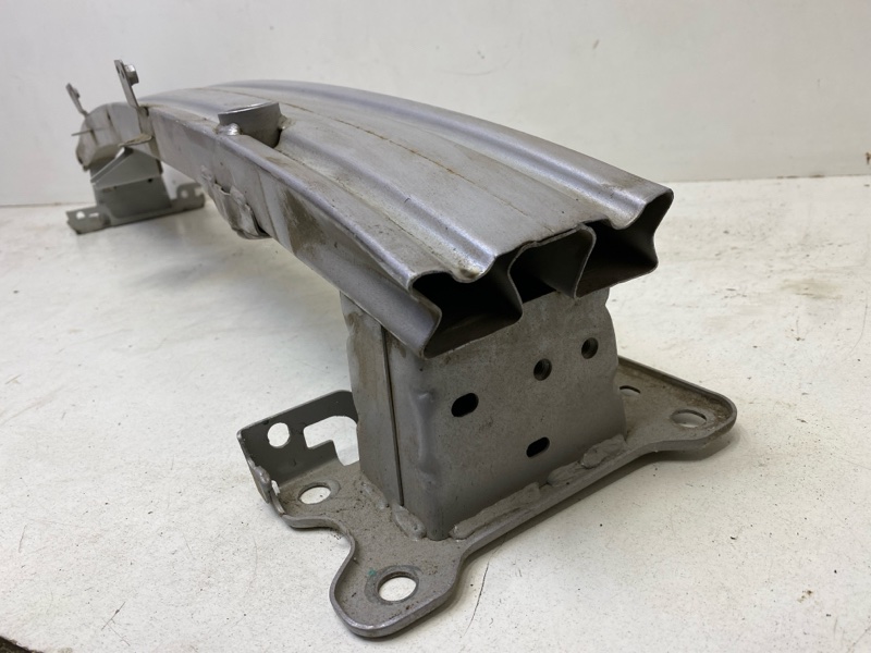 Усилитель переднего бампера