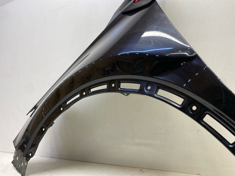 Крыло переднее левое