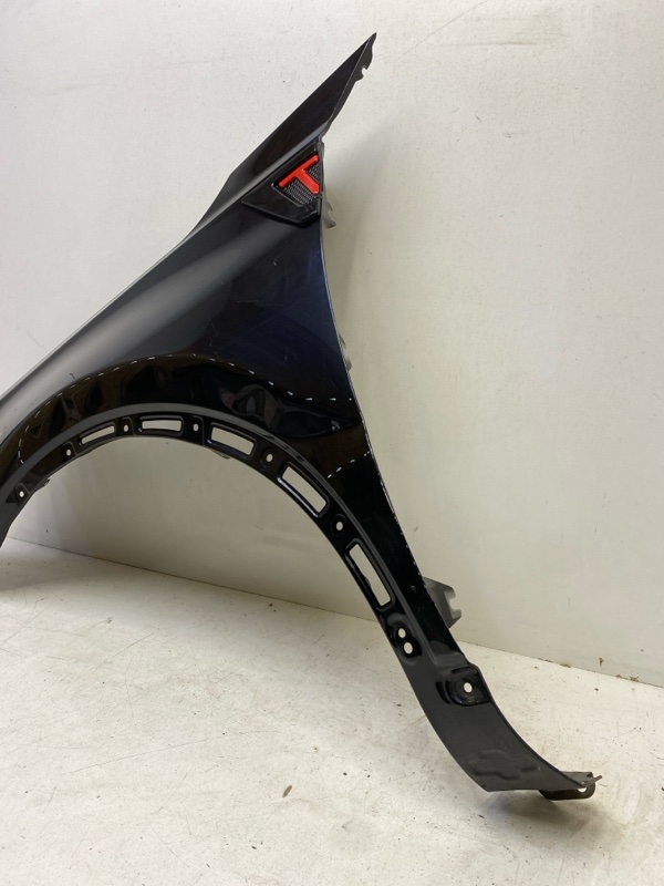 Крыло переднее левое