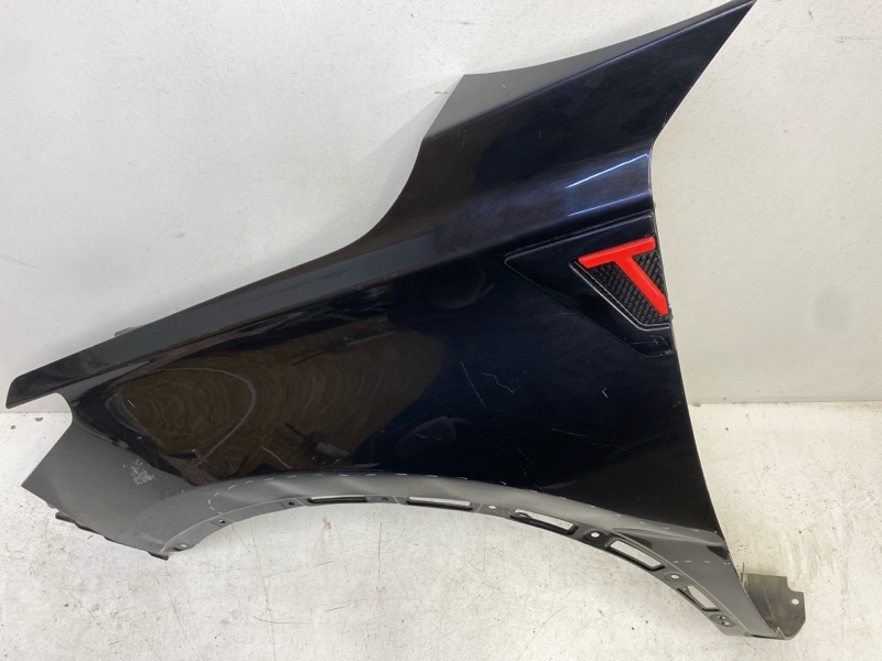 Крыло переднее левое