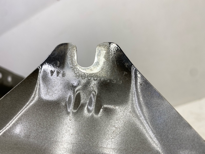 Крыло переднее левое