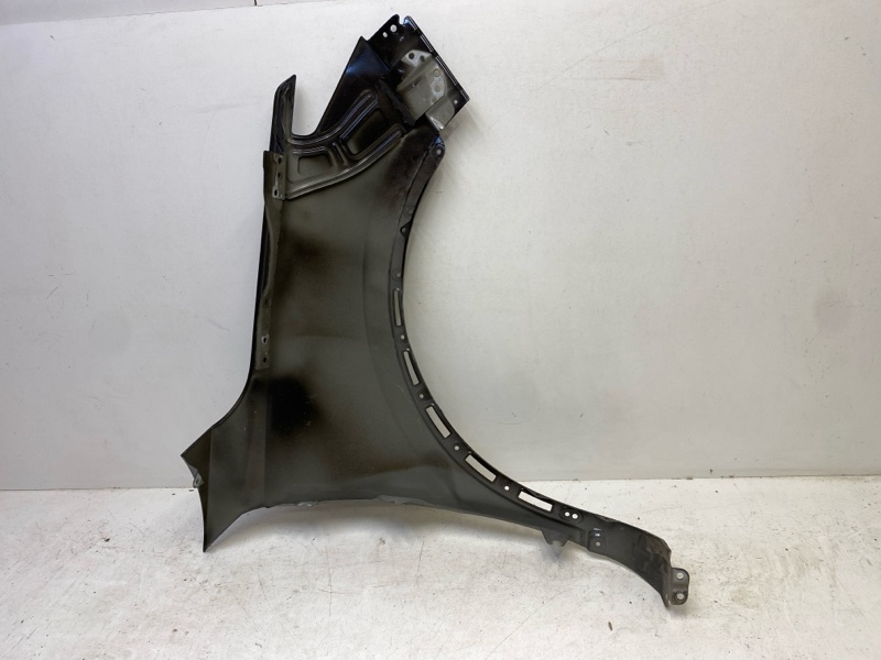 Крыло переднее левое