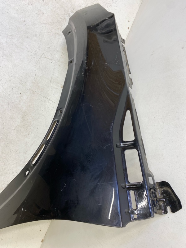 Крыло переднее левое