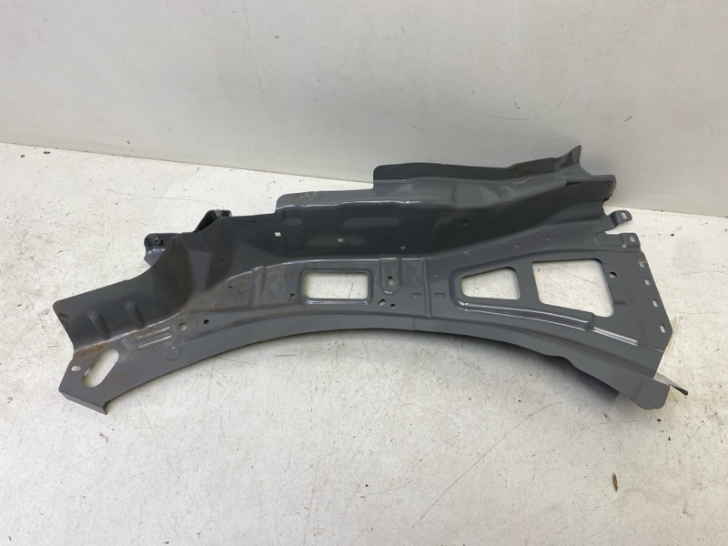 Кузовной элемент