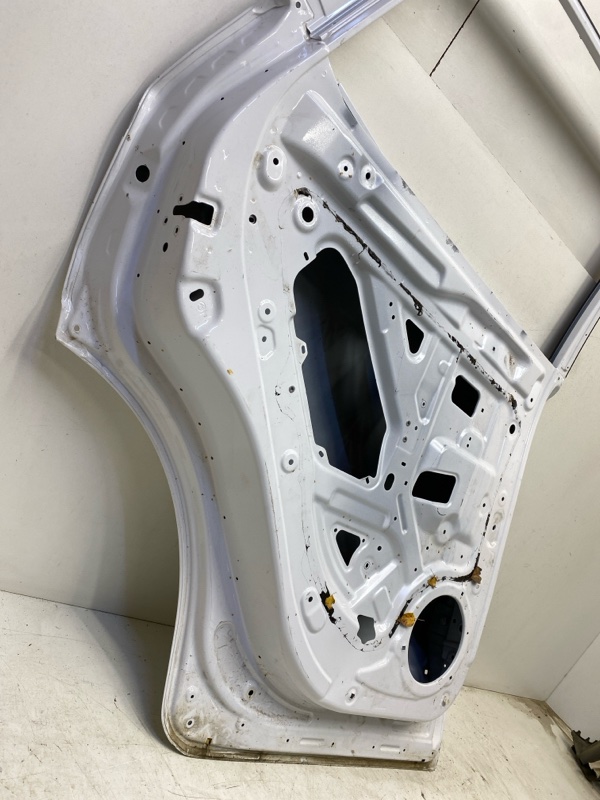 Дверь задняя правая