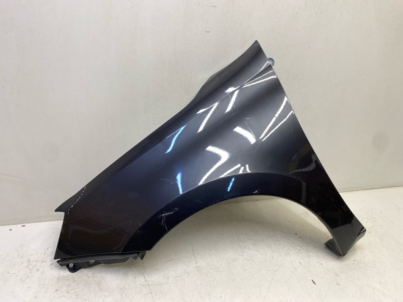 Крыло переднее левое