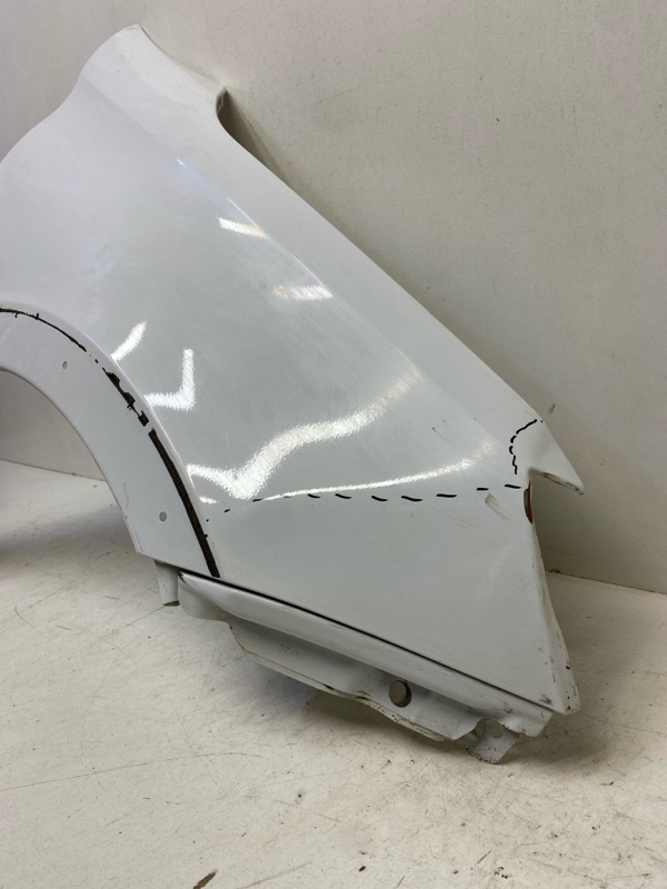 Крыло переднее правое