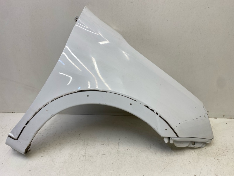 Крыло переднее правое