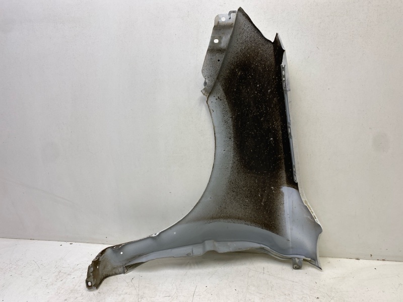 Крыло переднее правое