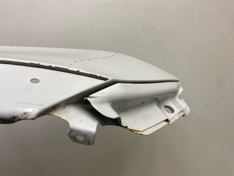 Крыло переднее правое