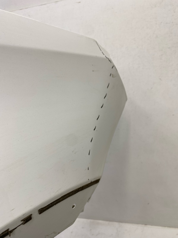 Крыло переднее правое