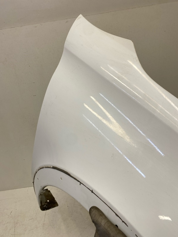 Крыло переднее правое