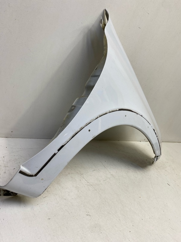 Крыло переднее правое