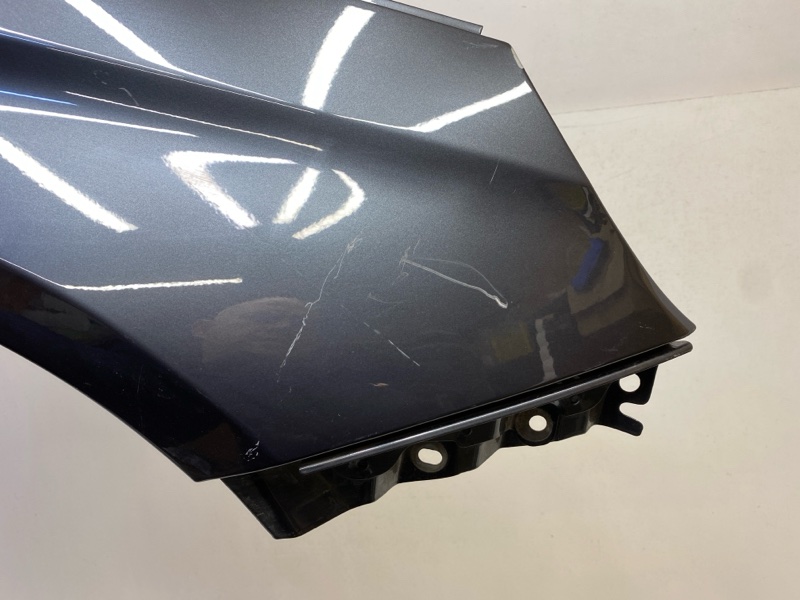 Крыло переднее правое