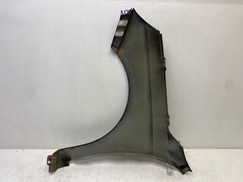 Крыло переднее правое