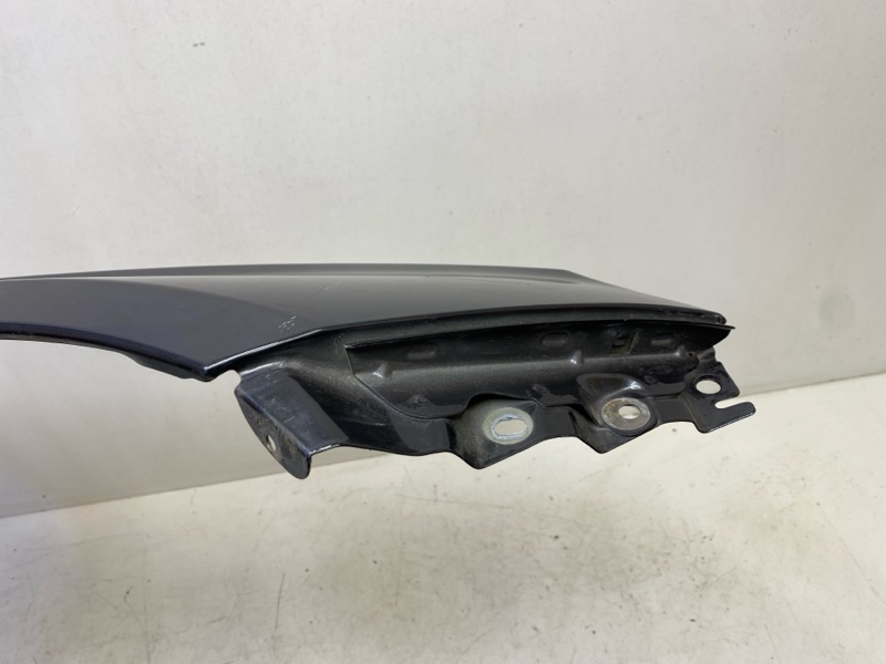 Крыло переднее правое