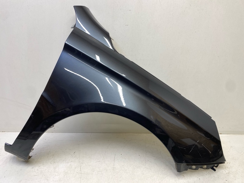 Крыло переднее правое