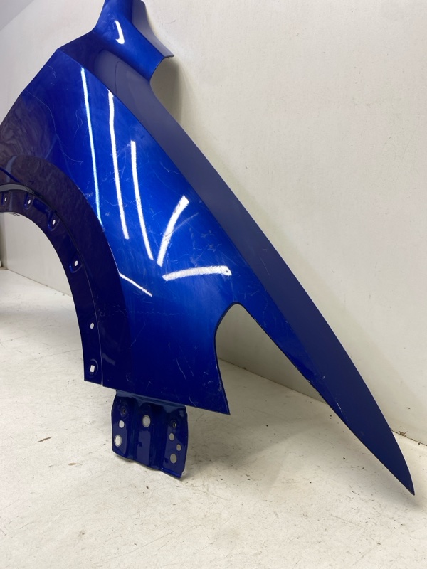 Крыло переднее правое