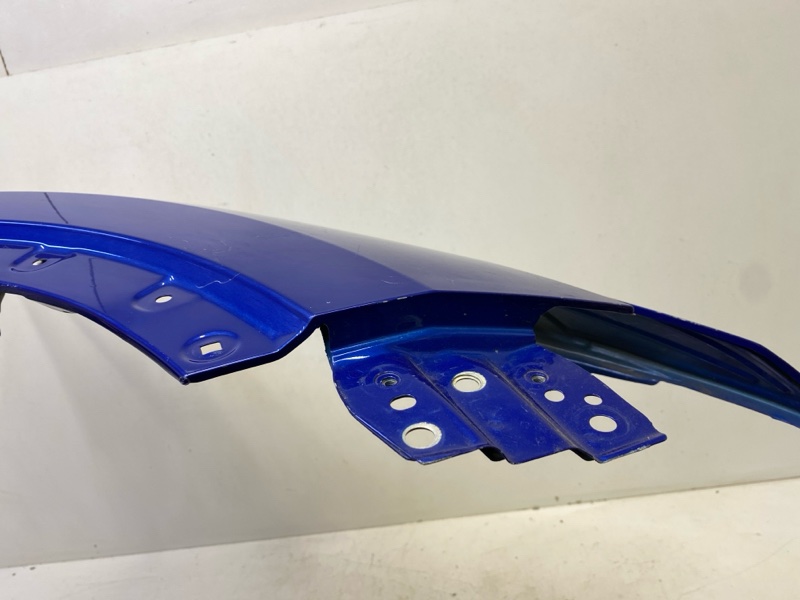 Крыло переднее правое