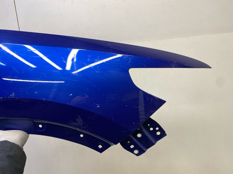 Крыло переднее правое