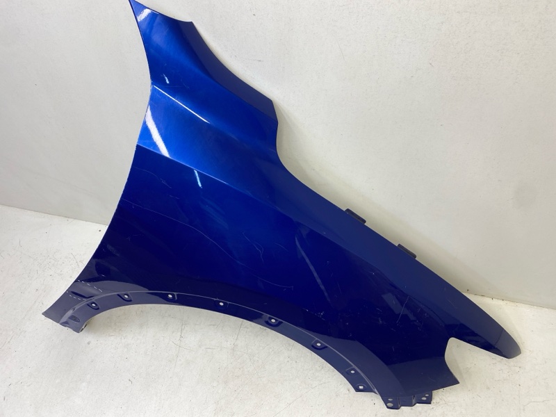 Крыло переднее правое