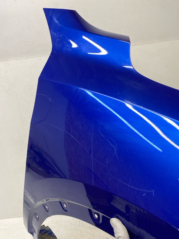 Крыло переднее правое