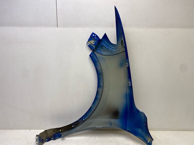 Крыло переднее правое