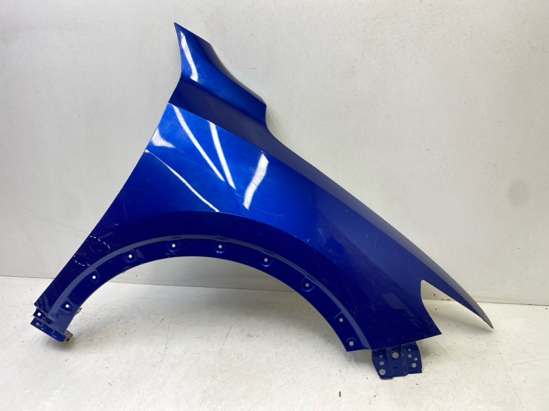 Крыло переднее правое