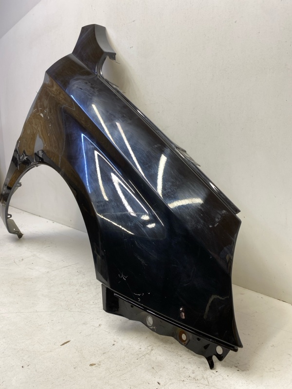 Крыло переднее правое