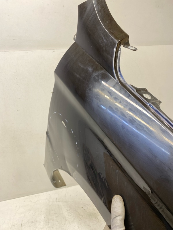 Крыло переднее правое