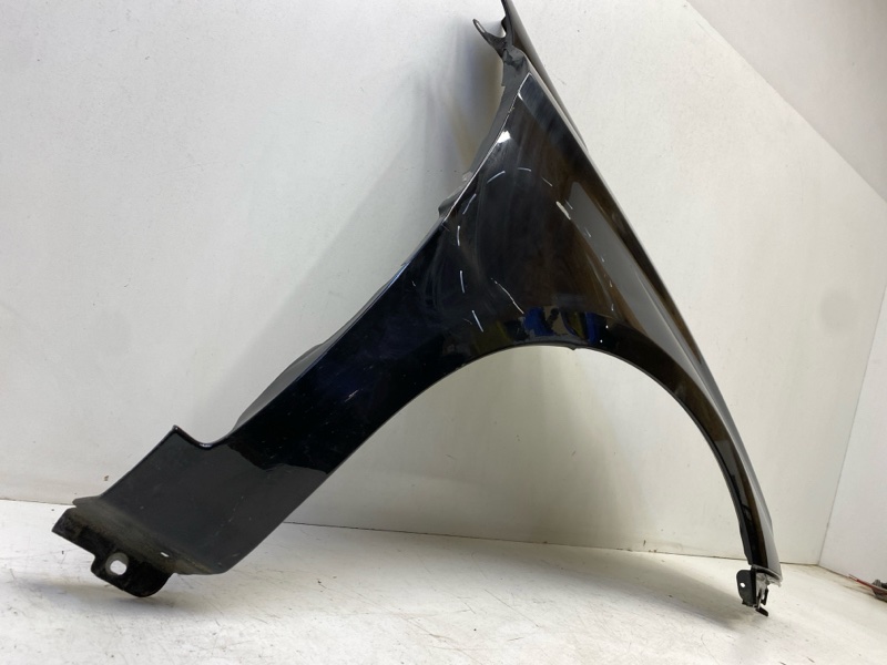 Крыло переднее правое